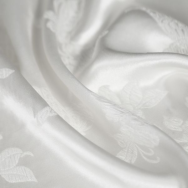 butterfly love flower pattern silk fabric chinese costume intangible cultural heritage, Black;white
butterfly love flower pattern silk fabric chinese costume intangible cultural heritage, Black;white