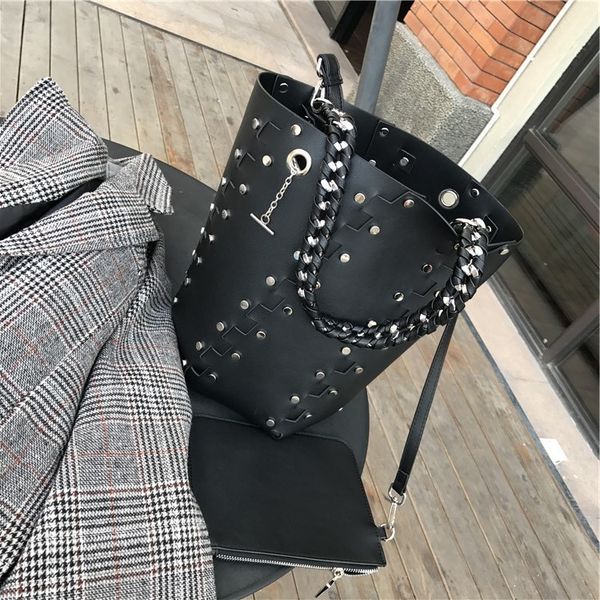 evening bags designer rivets large bucket women purses and handbags female shoulder messenger black hollow out 230329
evening bags designer rivets large bucket women purses and handbags female shoulder messenger black hollow out 230329