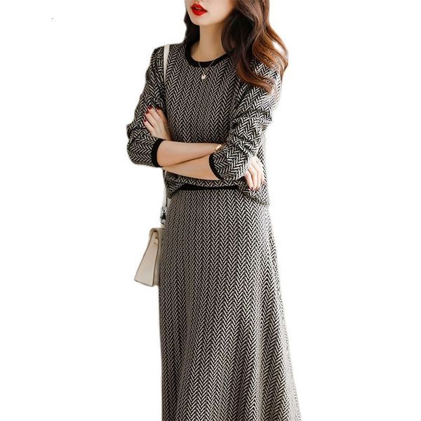 two piece dress temperament skirt suit autumn and winter loose knitted mid-length skirt two-piece fashion women's clothing 230329, White
two piece dress temperament skirt suit autumn and winter loose knitted mid-length skirt two-piece fashion women's clothing 230329, White