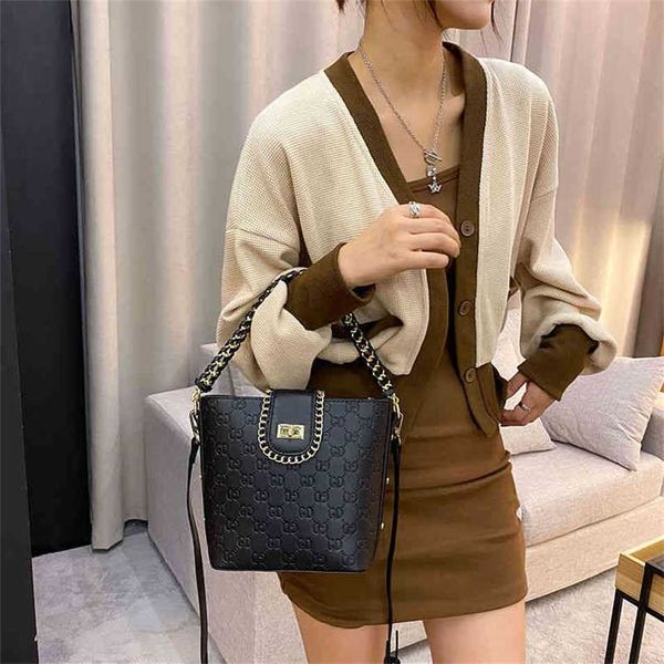 2023 designer bag super small female net red pop print chain bag japan and south korea versatile texture one shoulder bucket bag
2023 designer bag super small female net red pop print chain bag japan and south korea versatile texture one shoulder bucket bag