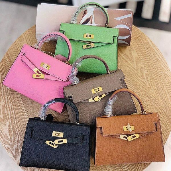 designers handle travel duffle bag luxurys with scarf retro genuine leather clutch bag classic crossbody crocodile pattern fashion shoulder
designers handle travel duffle bag luxurys with scarf retro genuine leather clutch bag classic crossbody crocodile pattern fashion shoulder