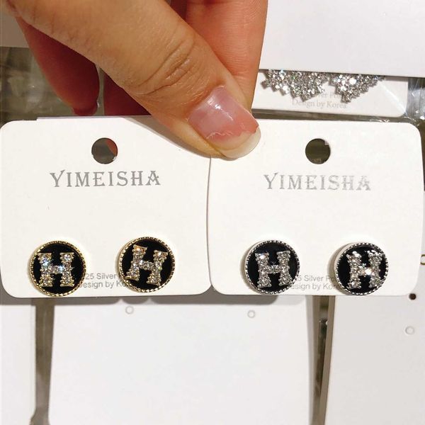 2023 designer new 925 silver needle japanese korean black round h letter elegant and versatile rotating full diamond fashion earrings, Golden
2023 designer new 925 silver needle japanese korean black round h letter elegant and versatile rotating full diamond fashion earrings, Golden