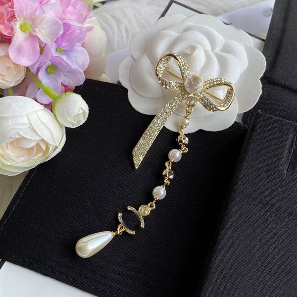 brand designer pearl crystal pins broochs for women gifts luxury c-letter brooch never fading real gold plated brass copper jewelry dress ac, Gray
brand designer pearl crystal pins broochs for women gifts luxury c-letter brooch never fading real gold plated brass copper jewelry dress ac, Gray