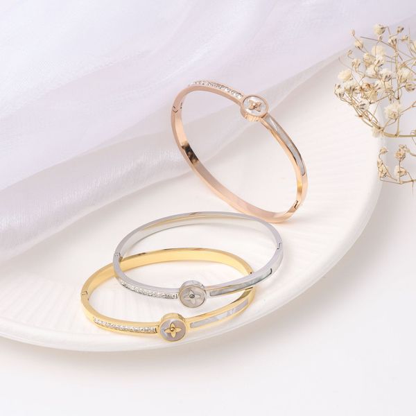 fashion classic four-leaf clover bracelet fritillaria diamond stainless steel 18k gold plated ladies valentine's day mother's day, White
fashion classic four-leaf clover bracelet fritillaria diamond stainless steel 18k gold plated ladies valentine's day mother's day, White