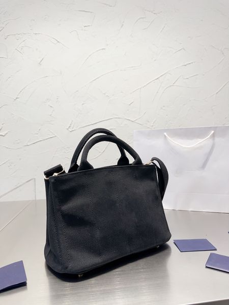 classic women's bag designer bag luxury handbag high-quality built-in compartment large capacity purse canvas bag fashion bag tote bag
classic women's bag designer bag luxury handbag high-quality built-in compartment large capacity purse canvas bag fashion bag tote bag