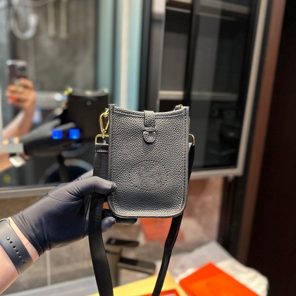 designer handbag women's shoulder bag premium crossbody bag leather mini alphabet logo hollowed out purse mobile phone bag fashion leat
designer handbag women's shoulder bag premium crossbody bag leather mini alphabet logo hollowed out purse mobile phone bag fashion leat