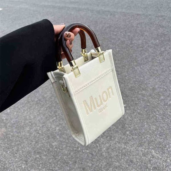 designer bag this year's popular niche women's 2023 new fashion premium texture hand versatile ins messenger bag
designer bag this year's popular niche women's 2023 new fashion premium texture hand versatile ins messenger bag