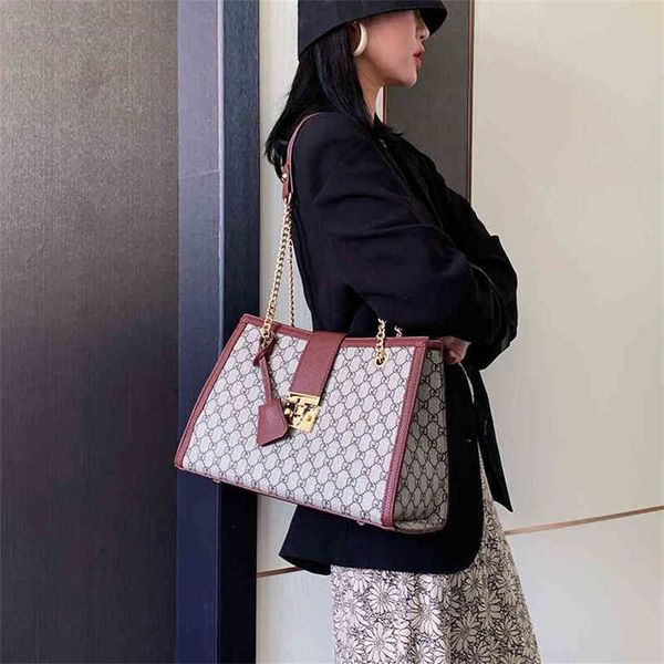 2023 designer bag handbag simple atmosphere large capacity printed portable tote texture casual one chain women's
2023 designer bag handbag simple atmosphere large capacity printed portable tote texture casual one chain women's