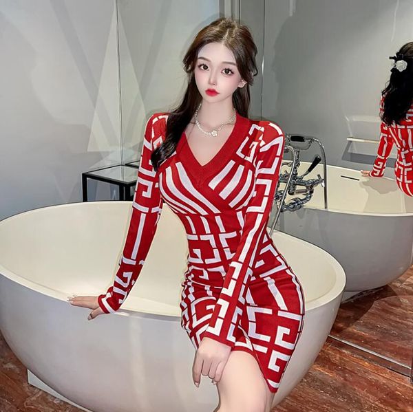 women dress skirt luxury designer triangle label casual women's t-shirt dress fashion round neck short sleeve elegant dress, Black;gray
women dress skirt luxury designer triangle label casual women's t-shirt dress fashion round neck short sleeve elegant dress, Black;gray