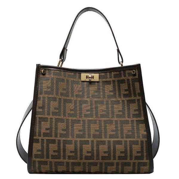 2023 designer bag handbag women's bags of trend tote canvas women's personality messenger printing big portable shoulder
2023 designer bag handbag women's bags of trend tote canvas women's personality messenger printing big portable shoulder