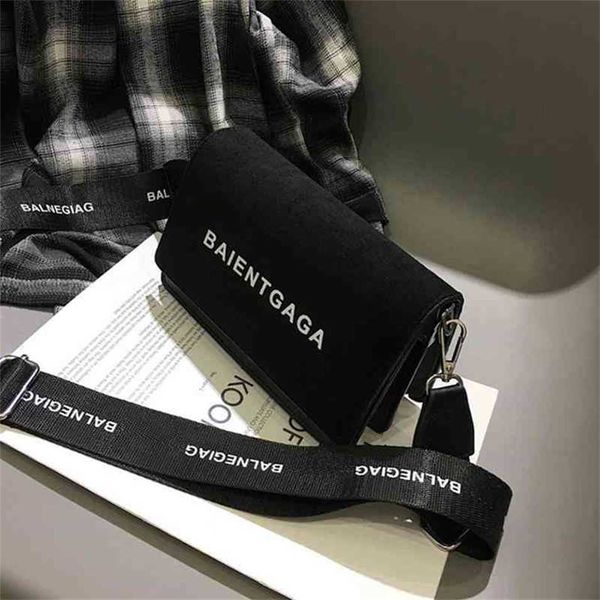 2023 designer bag women's new fashion simple small square bag leather broadband single shoulder messenger bag
2023 designer bag women's new fashion simple small square bag leather broadband single shoulder messenger bag