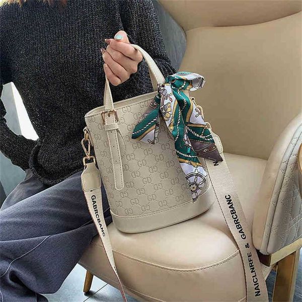 2023 designer bag bag women new embossed fashion portable bucket single shoulder women's bag
2023 designer bag bag women new embossed fashion portable bucket single shoulder women's bag