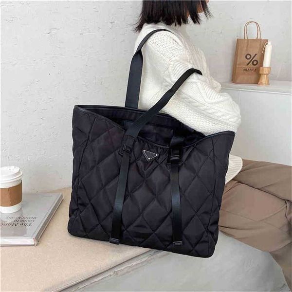 2023 designer bag luggage embroidered thread nylon cloth one shoulder armpit tote bags bags
2023 designer bag luggage embroidered thread nylon cloth one shoulder armpit tote bags bags