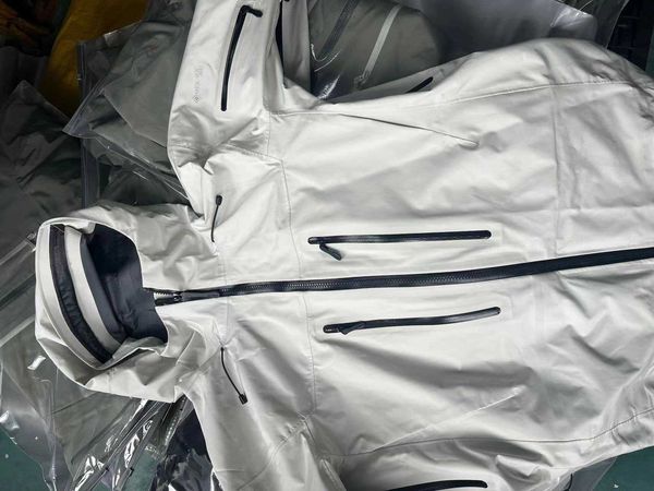 outdoor jackets arch coats terry x casual leisure fashion designer 2023 high-end three-layer laminated high waterproof spring autumn jukc, Black;brown
outdoor jackets arch coats terry x casual leisure fashion designer 2023 high-end three-layer laminated high waterproof spring autumn jukc, Black;brown