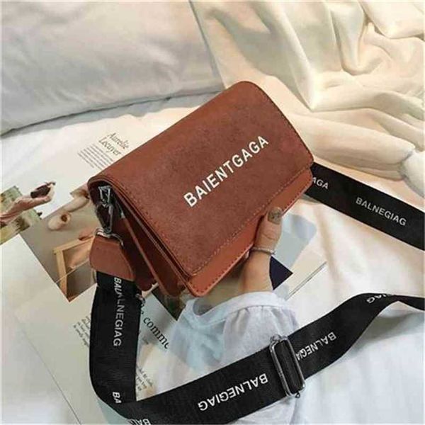 2023 designer bag net red black women's new fashion versatile frosted simple hong kong style small square bag broadband single shoulder
2023 designer bag net red black women's new fashion versatile frosted simple hong kong style small square bag broadband single shoulder