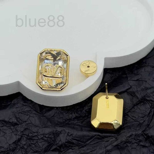charm designer light luxury style new v-letter personalized cubic sugar zircon earrings female fashion advanced sense simple usln, Golden
charm designer light luxury style new v-letter personalized cubic sugar zircon earrings female fashion advanced sense simple usln, Golden