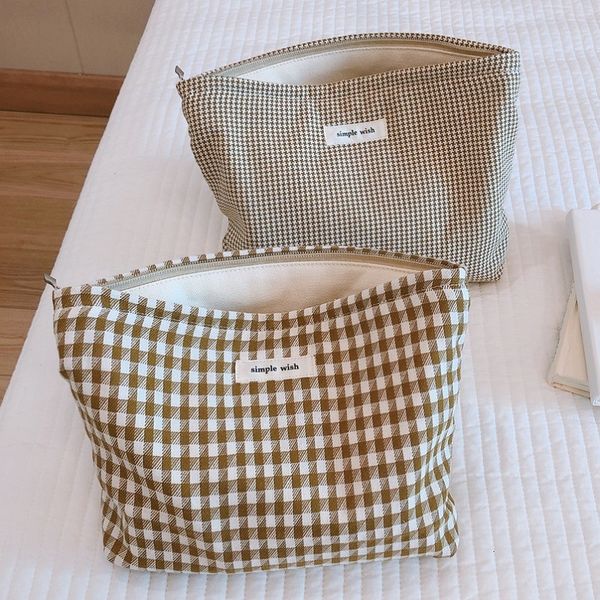 cosmetic bags cases houndstooth makeup bag for women cotton plaid s organizer large lady toilet kit beauty make up brush case 230329
cosmetic bags cases houndstooth makeup bag for women cotton plaid s organizer large lady toilet kit beauty make up brush case 230329