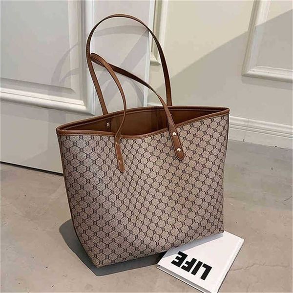 2023 designer bag super low portable tote simple leisure mother and son one shoulder big bag fashion
2023 designer bag super low portable tote simple leisure mother and son one shoulder big bag fashion
