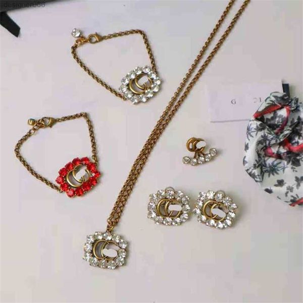 2023 designer ancient letter double pearl big white diamond necklace bracelet earrings fashion jewelry, Silver
2023 designer ancient letter double pearl big white diamond necklace bracelet earrings fashion jewelry, Silver