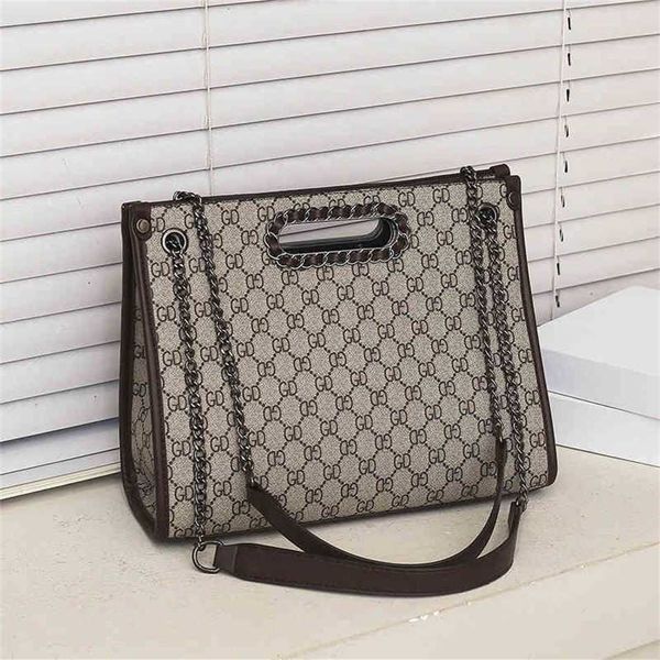2023 designer bag handbag bags commuter large capacity simple letter printed chain one messenger, Black;red
2023 designer bag handbag bags commuter large capacity simple letter printed chain one messenger, Black;red