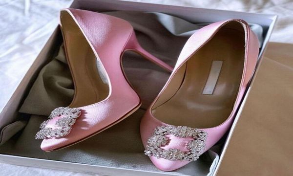 famous brands women sandal shoe black white patent leather with pearls crystal embellished high heel female wedding7855282
famous brands women sandal shoe black white patent leather with pearls crystal embellished high heel female wedding7855282