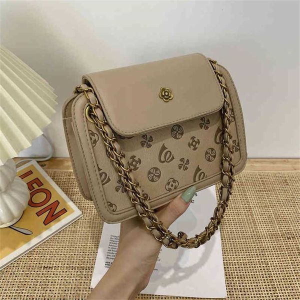 2023 designer bag luggage bag female embossed chain bag single shoulder popular color changing small square bags
2023 designer bag luggage bag female embossed chain bag single shoulder popular color changing small square bags
