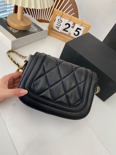 fashion tote 23 new designer bag women's crossbody bag gold coin accessory chain small square bag high-quality leather classic vintage 
fashion tote 23 new designer bag women's crossbody bag gold coin accessory chain small square bag high-quality leather classic vintage