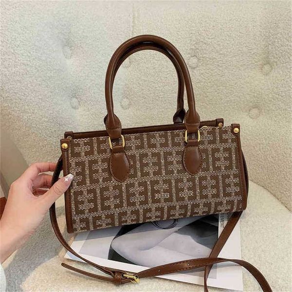 2023 designer bag handbag canvas women's high-grade hand-held armpit autumn and winter messenger small square
2023 designer bag handbag canvas women's high-grade hand-held armpit autumn and winter messenger small square