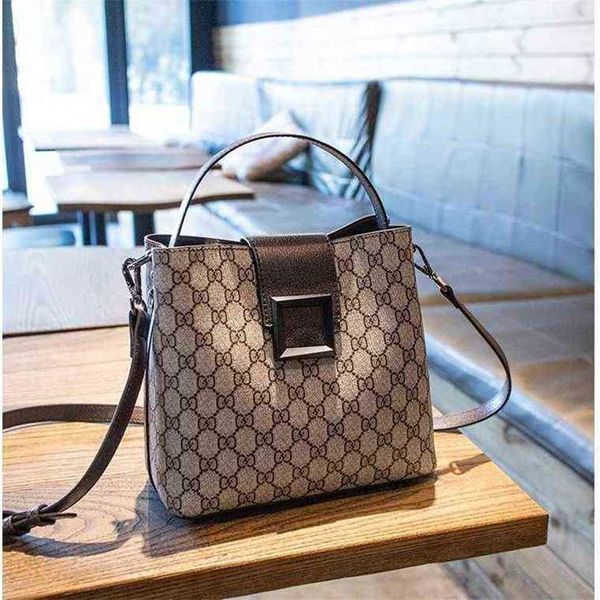 designer bag bucket women's large capacity net red 2023 new printed one shoulder hand versatile simple messenger bag
designer bag bucket women's large capacity net red 2023 new printed one shoulder hand versatile simple messenger bag