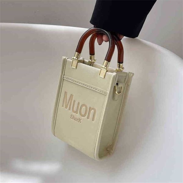 2023 designer bag women's 2023 summer new korean fashion single shoulder diagonal net red foreign air personalized portable small squar
2023 designer bag women's 2023 summer new korean fashion single shoulder diagonal net red foreign air personalized portable small squar