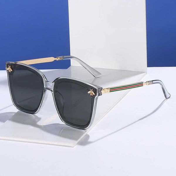 2023 new little bee women's colorful fashion ins tri-color large square net red sunglasses, White;black
2023 new little bee women's colorful fashion ins tri-color large square net red sunglasses, White;black