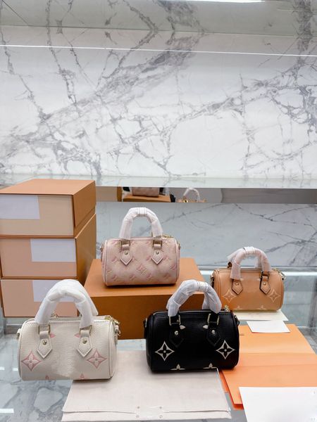 designer women's bag brand handbag fashion crossbody bag pillow bag duplicate locomotive goddess bag star the same style expensive luxu
designer women's bag brand handbag fashion crossbody bag pillow bag duplicate locomotive goddess bag star the same style expensive luxu
