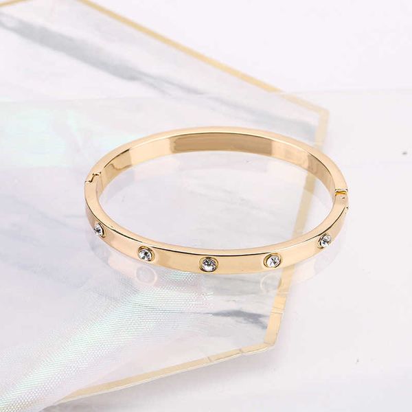 2023 designer bracelet love bangle jewelry popular versatile alloy diamond inlaid gold selling geometric snap jewelry, Black
2023 designer bracelet love bangle jewelry popular versatile alloy diamond inlaid gold selling geometric snap jewelry, Black