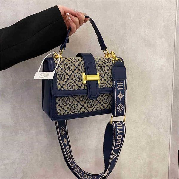 2023 designer bag minority hand women's 2023 summer new foreign temperament fashion small square bag single shoulder messenger bag
2023 designer bag minority hand women's 2023 summer new foreign temperament fashion small square bag single shoulder messenger bag