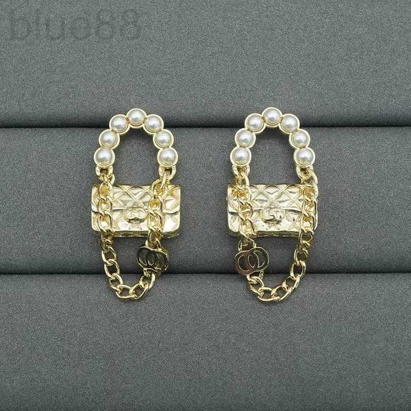 charm designer grandma double bag ear studs designed by female minority pearl chain earrings 8btk, Golden
charm designer grandma double bag ear studs designed by female minority pearl chain earrings 8btk, Golden