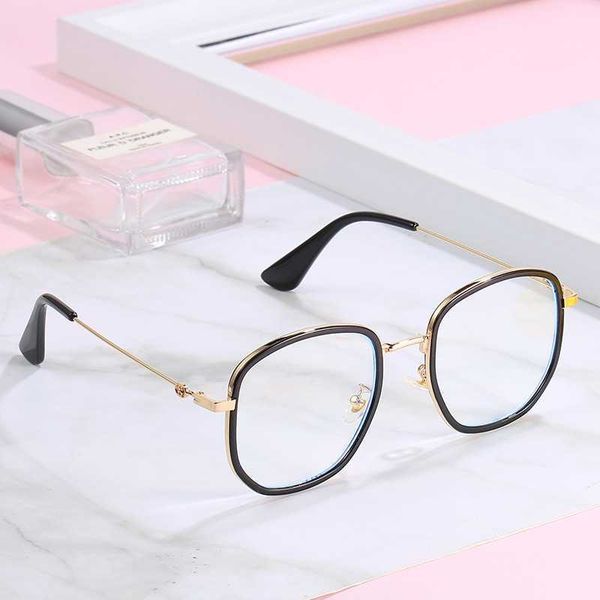 designer glasses plain color family's same blue ray radiation proof flat lens with spectacle frame for men and women, White;black
designer glasses plain color family's same blue ray radiation proof flat lens with spectacle frame for men and women, White;black