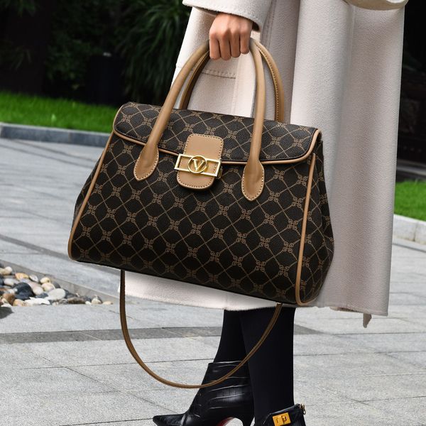 fall 2022 new bags female temperament middle-aged mom handbag soft leather textured urban simple commuter bag
fall 2022 new bags female temperament middle-aged mom handbag soft leather textured urban simple commuter bag