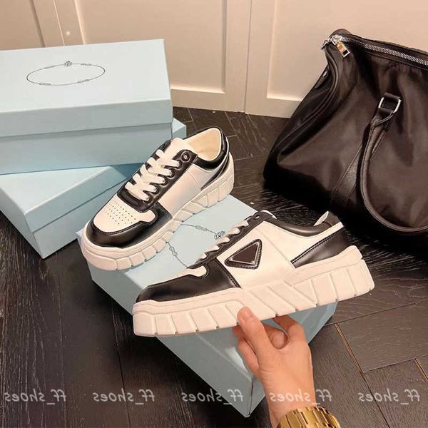 shoes casual luxury designer sneakers platform fly leather sneaker black white panda high 22ss triangle sport shoe eur35-40
shoes casual luxury designer sneakers platform fly leather sneaker black white panda high 22ss triangle sport shoe eur35-40