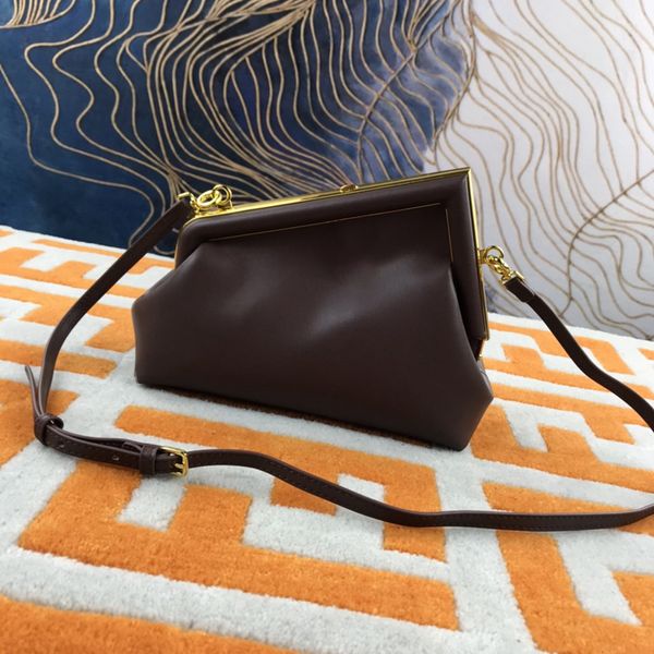 designer handbag fashion first bag midi ladies shoulder bag nappa leather snake print wool material fashion saddle bag luxury crossbody bags
designer handbag fashion first bag midi ladies shoulder bag nappa leather snake print wool material fashion saddle bag luxury crossbody bags