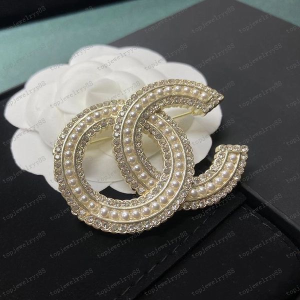 brand luxurys desinger brooch women rhinestone pearl letter brooches suit pin fashion jewelry clothing decoration accessories, Gray
brand luxurys desinger brooch women rhinestone pearl letter brooches suit pin fashion jewelry clothing decoration accessories, Gray