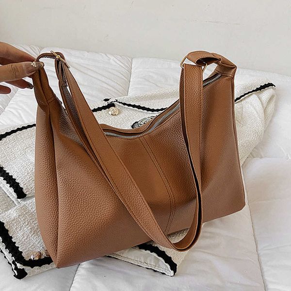 vintage fashion women shoulder bags new solid color large capacity tote crossbody bags casual shopping and travel bags 230308
vintage fashion women shoulder bags new solid color large capacity tote crossbody bags casual shopping and travel bags 230308