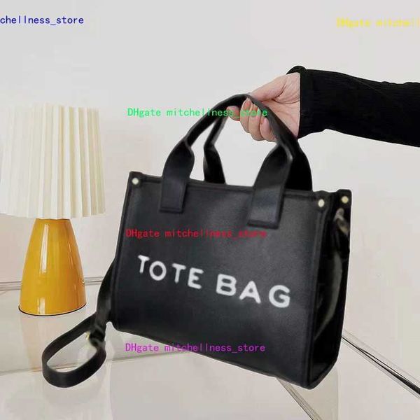 the tote bags fashion pvc handbags with glasses 12 colors cool transparent shoulder bags womens designer clutch bag solid color
the tote bags fashion pvc handbags with glasses 12 colors cool transparent shoulder bags womens designer clutch bag solid color