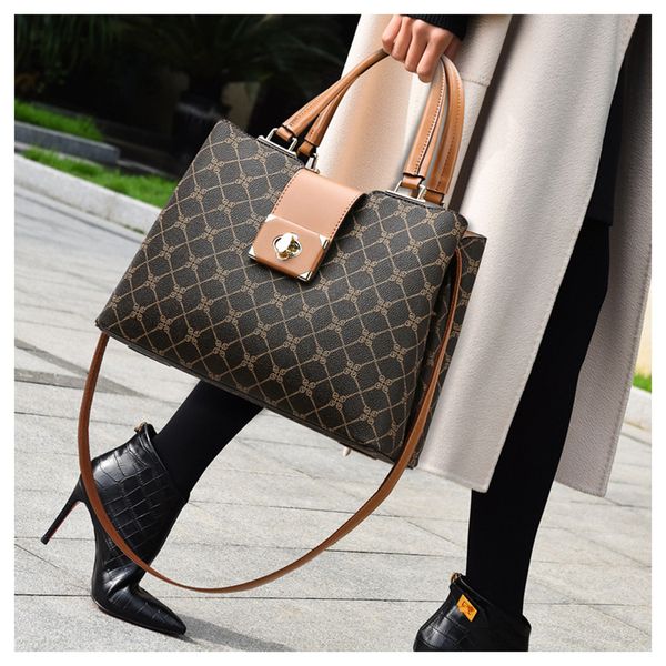 designer women evening bags source factory processing custom printed womens bag fashion retro handbag lady bag for the middle-aged commuter
designer women evening bags source factory processing custom printed womens bag fashion retro handbag lady bag for the middle-aged commuter