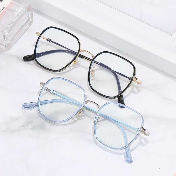 designer glasses anti blue light radiation glasses frame art tr90 full flat lens with myopia, White;black
designer glasses anti blue light radiation glasses frame art tr90 full flat lens with myopia, White;black