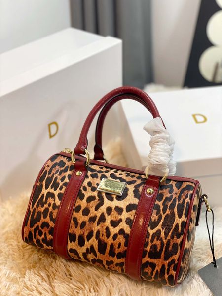 23ss fashion designer bag womens luxury tote bag ladies cross bodys totes bags classic shoulders handbags leopard sac
23ss fashion designer bag womens luxury tote bag ladies cross bodys totes bags classic shoulders handbags leopard sac