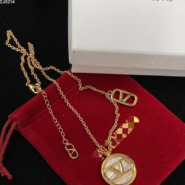 2023 necklace designer for women stud luxury gold heart shape pearl crystal gold double v letter 925s silver jewelry classic-18
2023 necklace designer for women stud luxury gold heart shape pearl crystal gold double v letter 925s silver jewelry classic-18