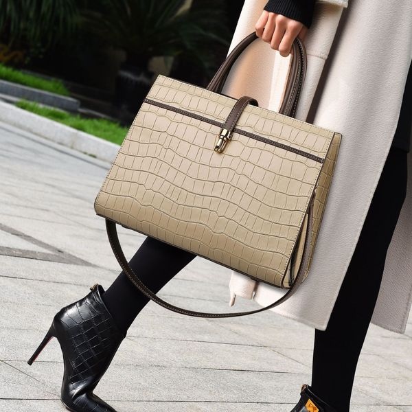 label customization manufacturer customization 2022 new womens handbag high sense large capacity tote bags for women
label customization manufacturer customization 2022 new womens handbag high sense large capacity tote bags for women