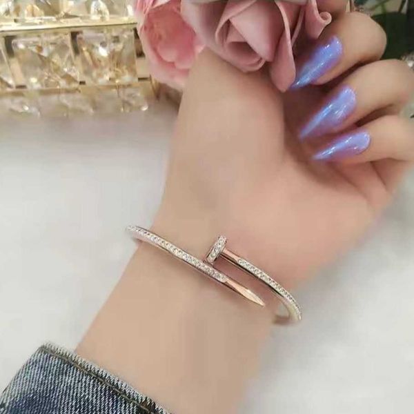 2023 designer carti bracelet titanium steel non-fading bracelet female rose gold diamond bracelet new, Black
2023 designer carti bracelet titanium steel non-fading bracelet female rose gold diamond bracelet new, Black