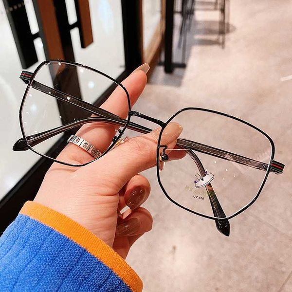 designer glasses family's new blue light glasses for border defense women's color matching frame irregular box metal nearsighted, White;black
designer glasses family's new blue light glasses for border defense women's color matching frame irregular box metal nearsighted, White;black