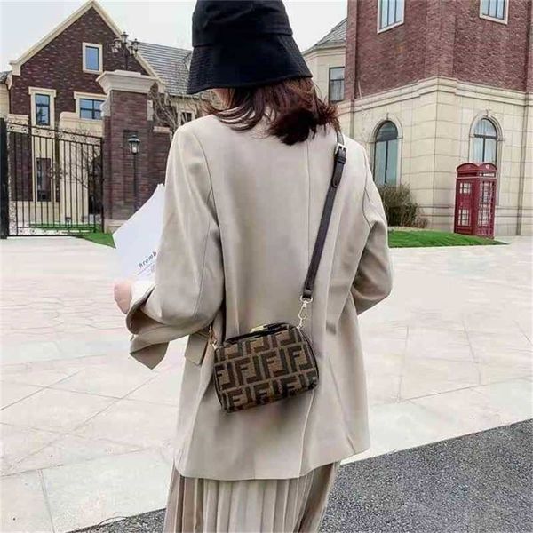 2023 designer bag handbag explosive models handbags small canvas pillow old pattern portable lunch
2023 designer bag handbag explosive models handbags small canvas pillow old pattern portable lunch